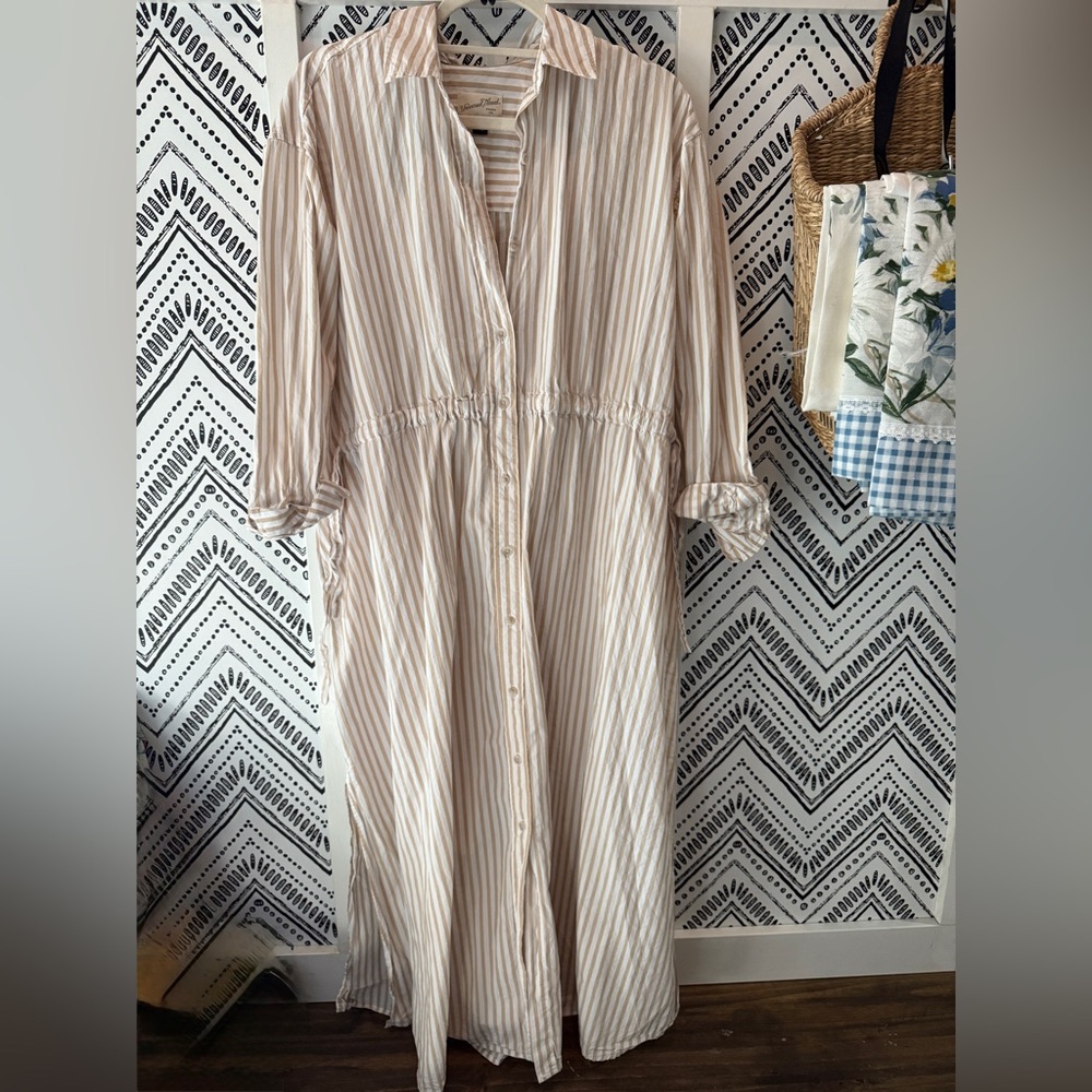 Universal Thread Beige Striped Long Sleeve Dress